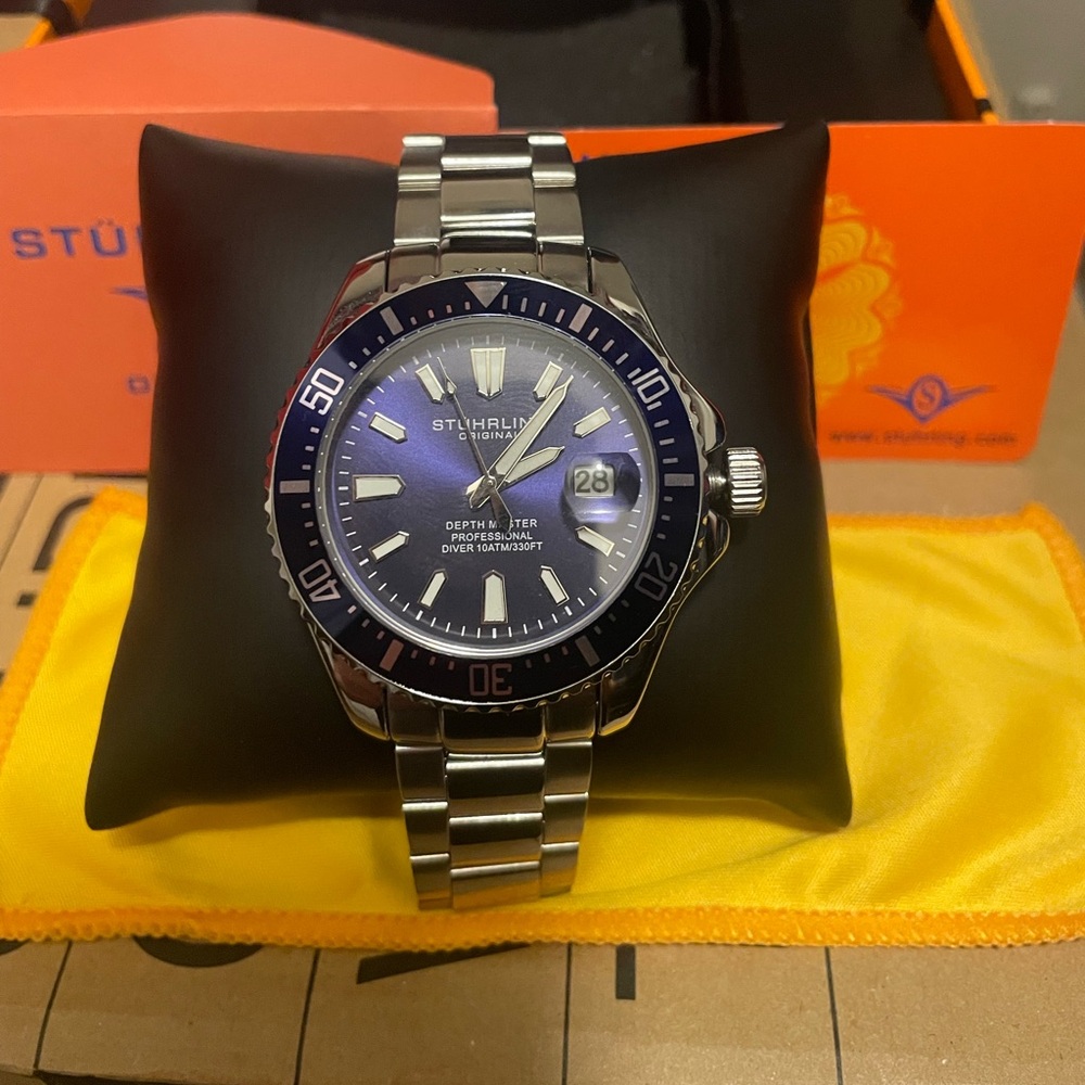 Brand New Stuhrling Original Men's 42MM Dive Watch StainSteel Silver Bracelet